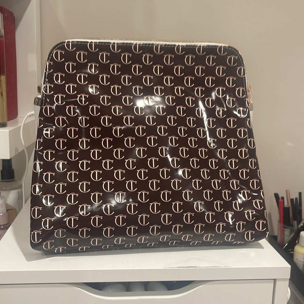 New without box makeup bag from Charlotte Tilbury⭐️⭐️⭐️⭐️⭐️ absolutely stunning